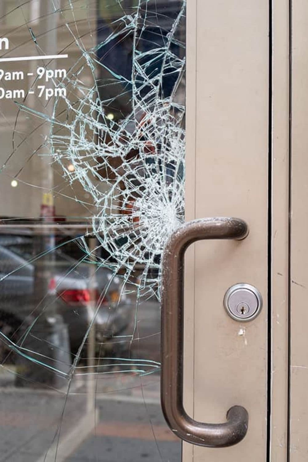 24/7 Emergency Glass Repair Service